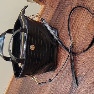 ANNE KLEIN black "gator" crossbody & handbag purse. 3 pockets inside.